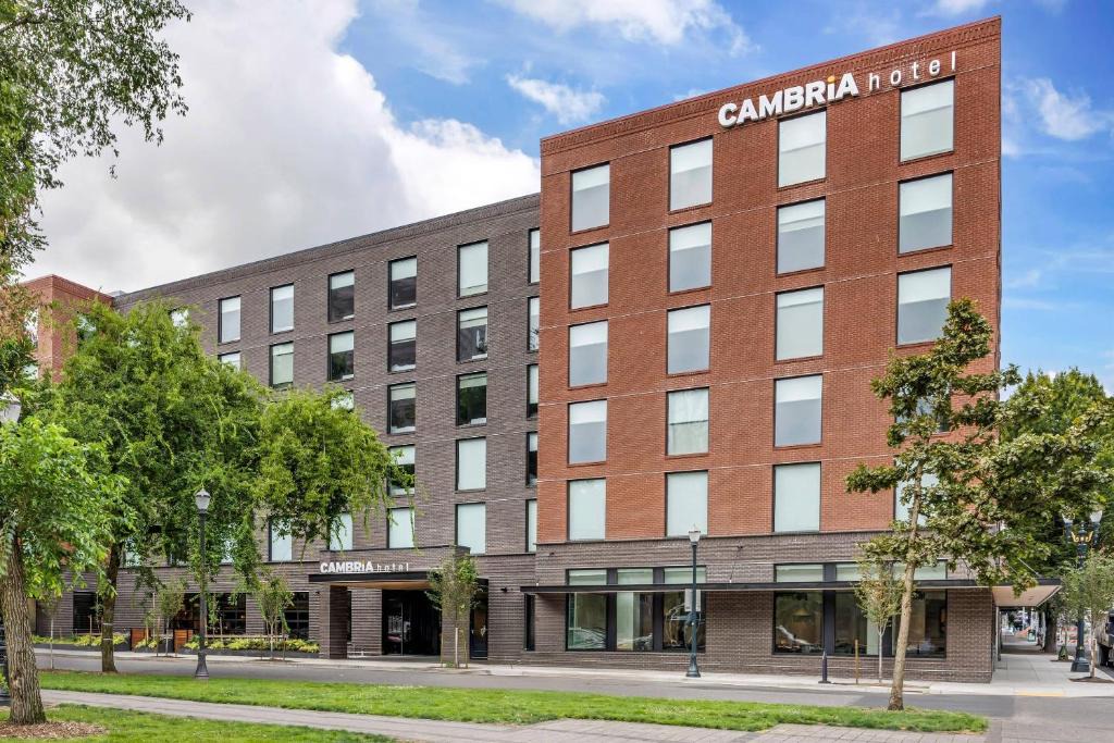 Pearl District Hotel | Cambria Hotel Portland - Pearl District