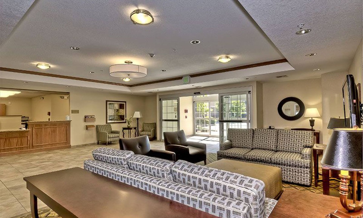 Burlington Hotel | Candlewood Suites Burlington South by IHG