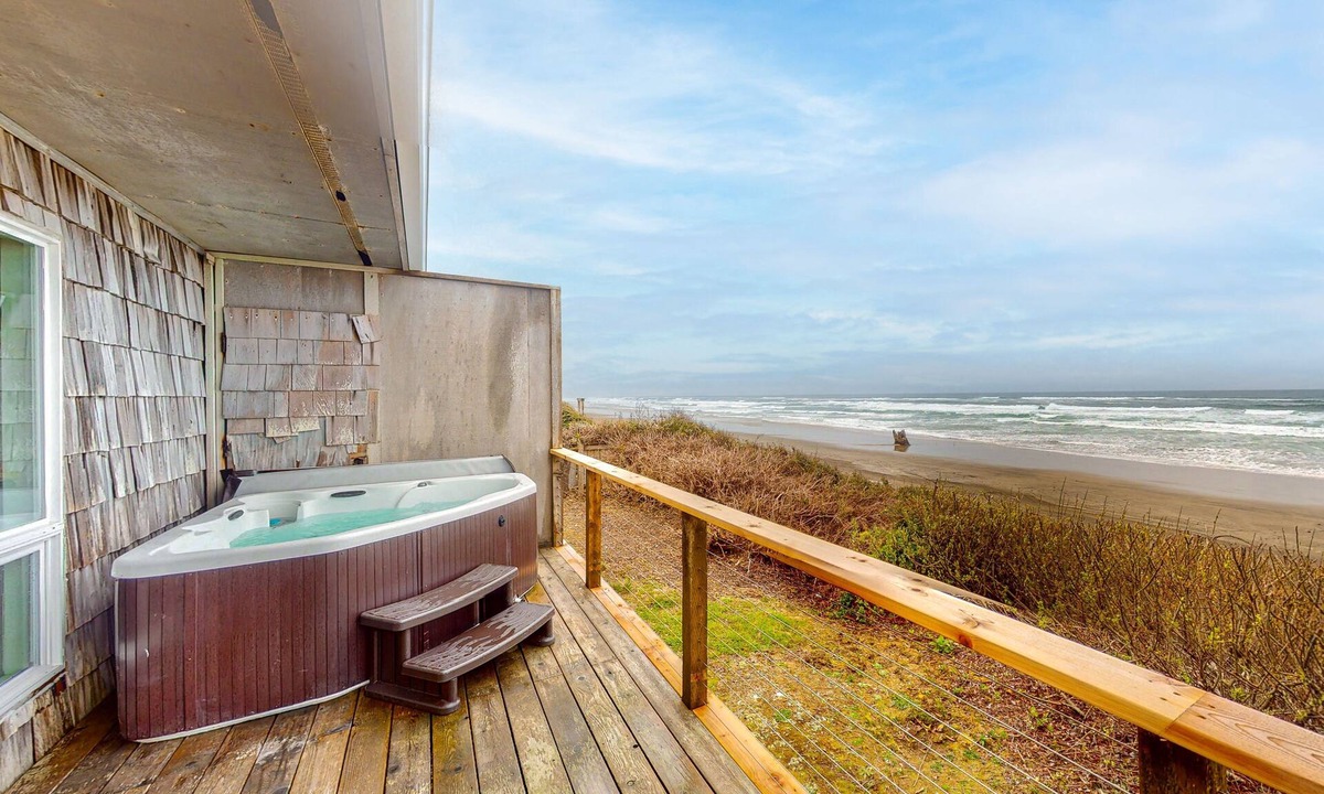 Edgewater Shores Cottage | Cape Cod Cottages #9 - Beachfront with Hot Tub!