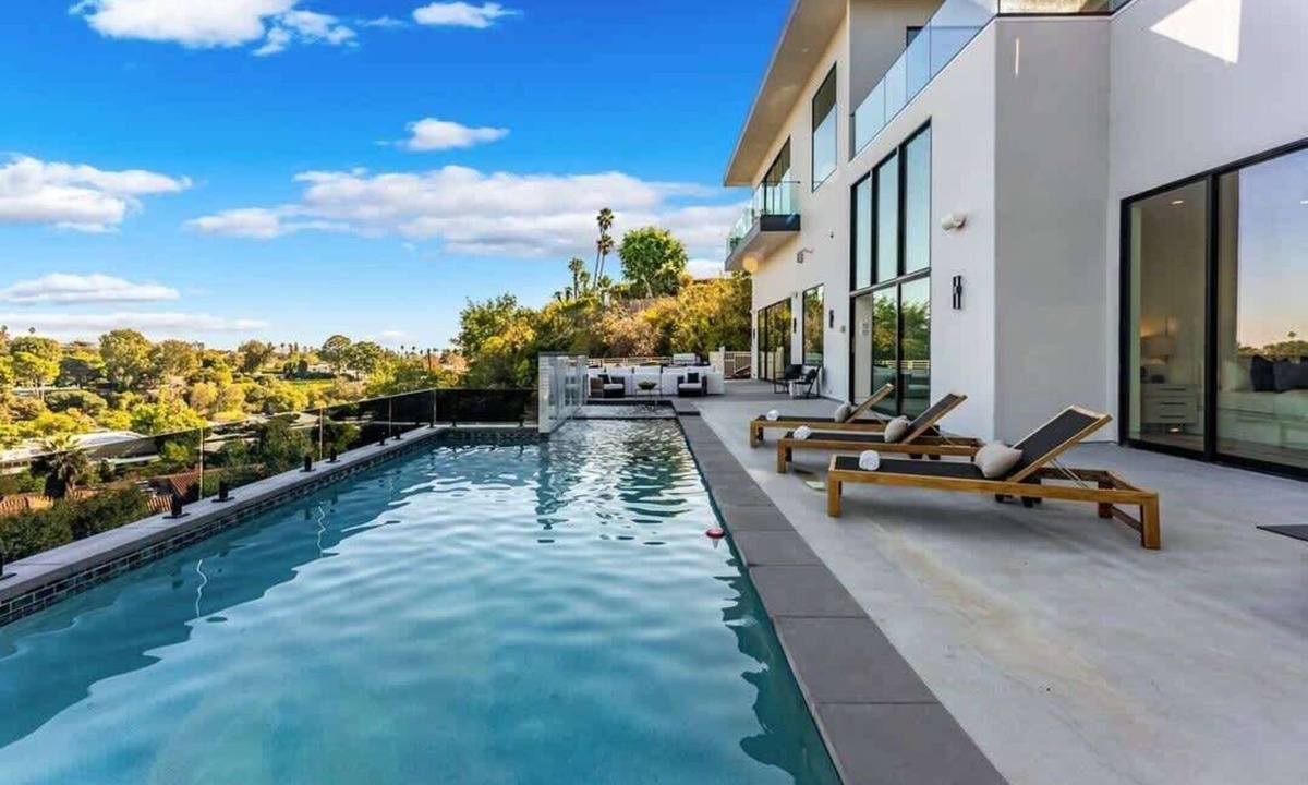 Malibu Villa | Casa Adriana by Oraklus