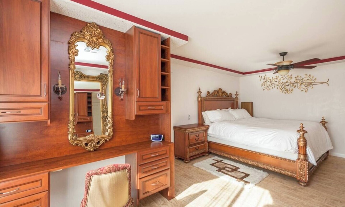 Enterprise House | CASA MIA - Las Vegas traditional Luxury