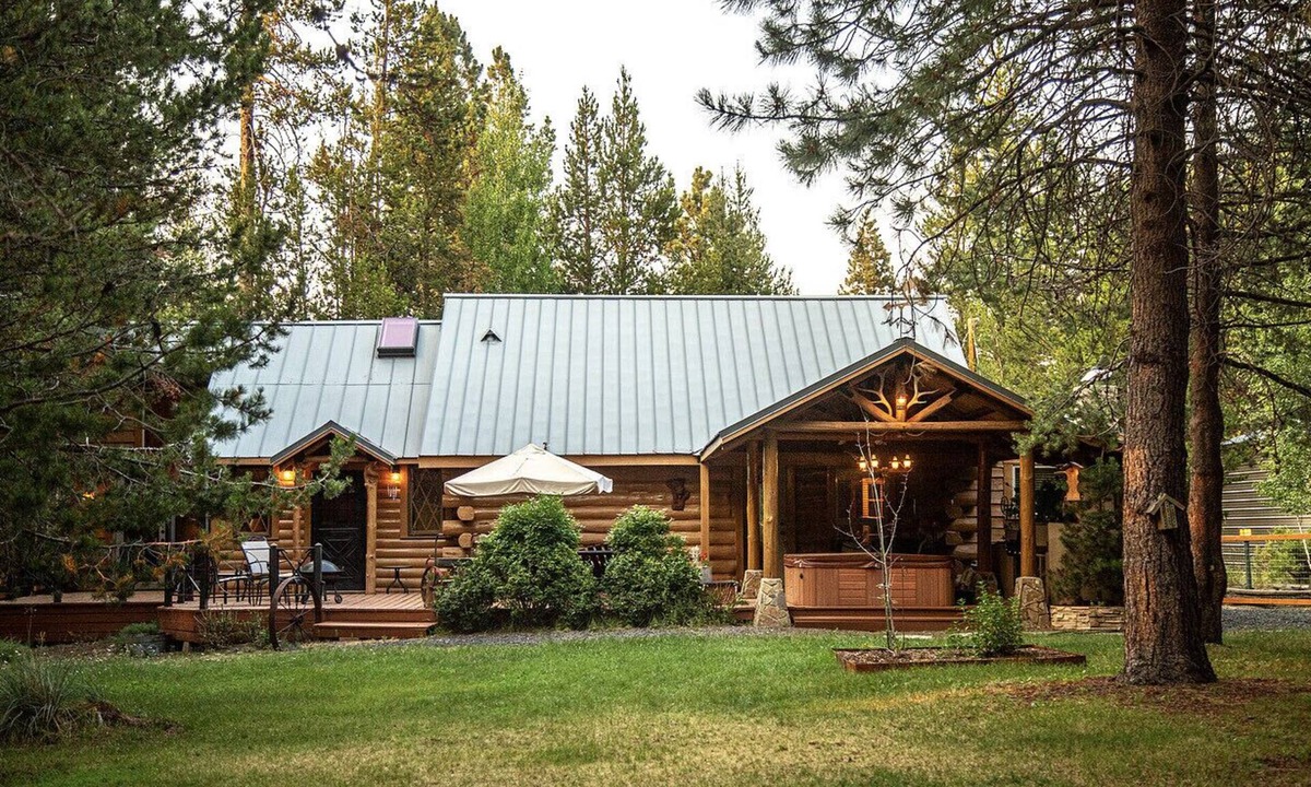 Three Rivers House | Cascade Basecamp | Fully Fenced/Hot Tub/Private!