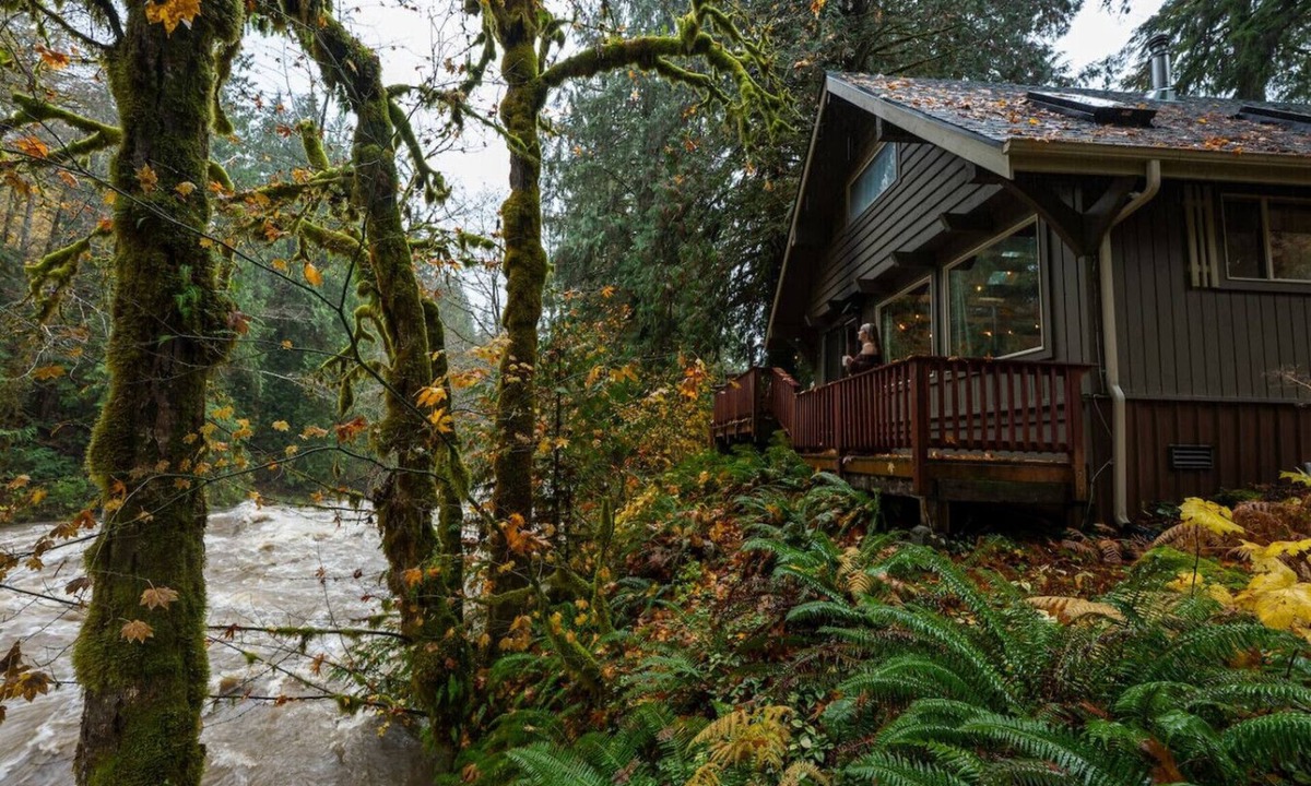 Marblemount Cabin | Cascade River Cabin-riverfront, wood-fired hot tub
