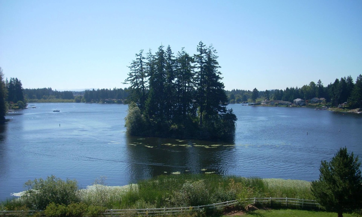 Lacey House | Casual Comfort. Beautiful Location.