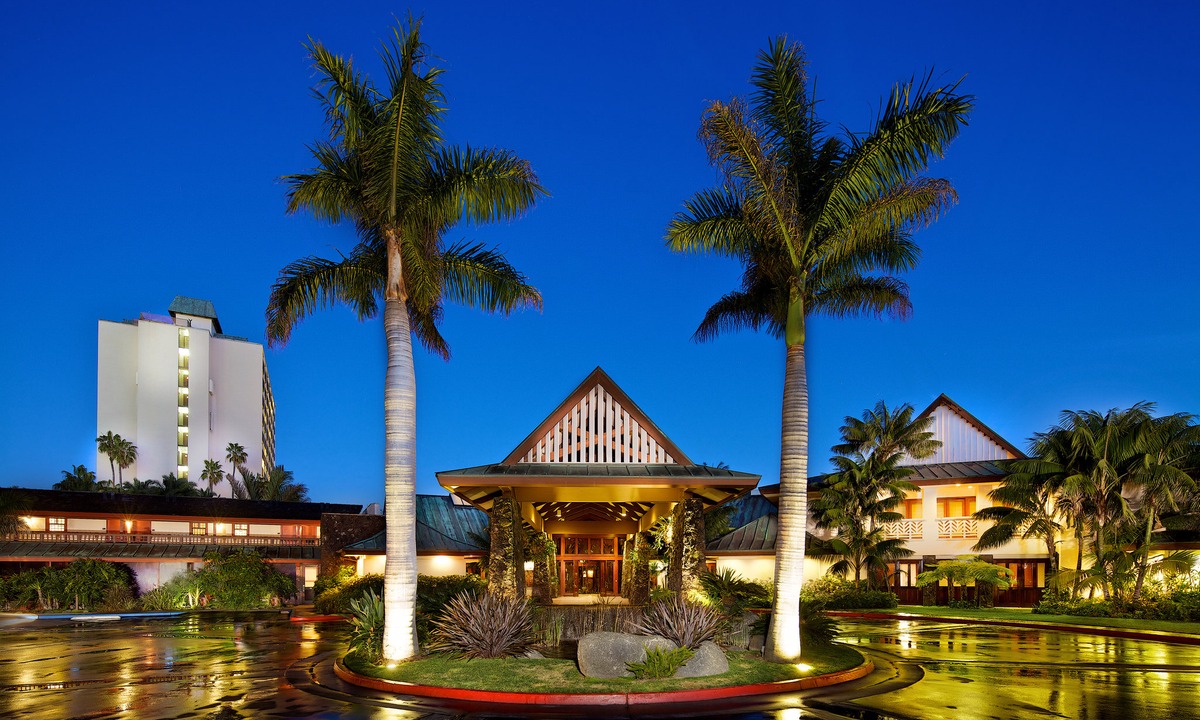 Crown Point Hotel | Catamaran Resort and Spa