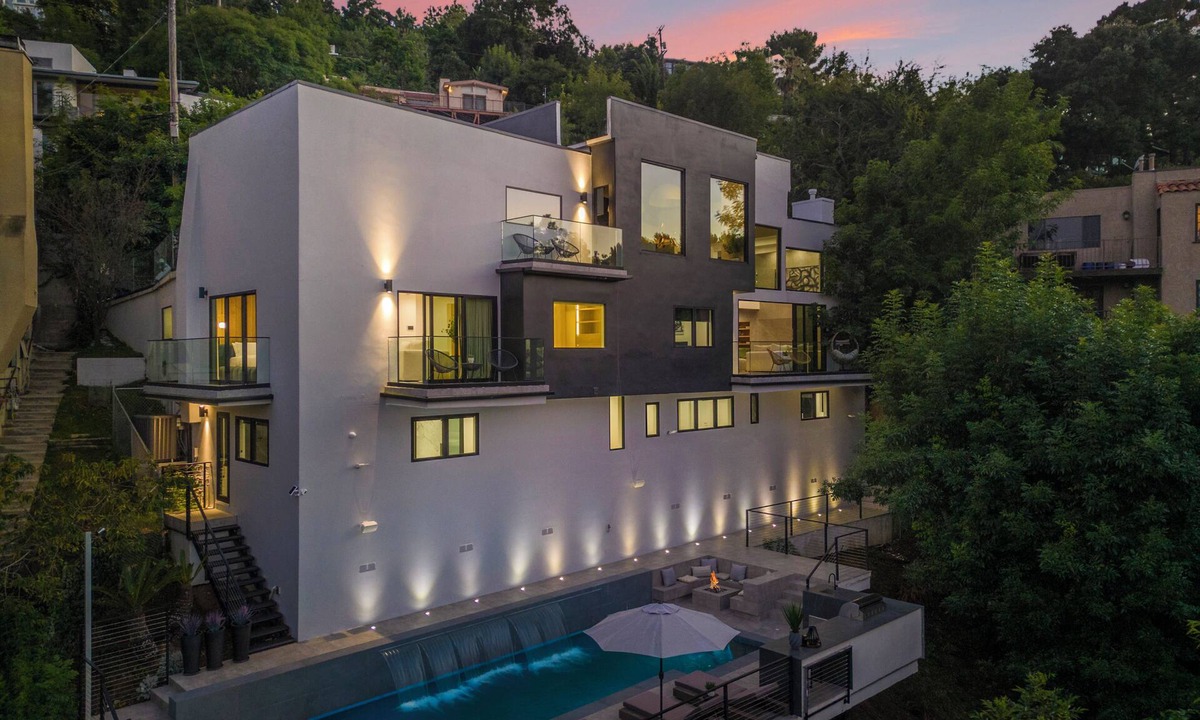 Hollywood Hills House | Caverna Estate - Luxury Hollywood Hills Estate w/Pool, Spa & Panoramic Views