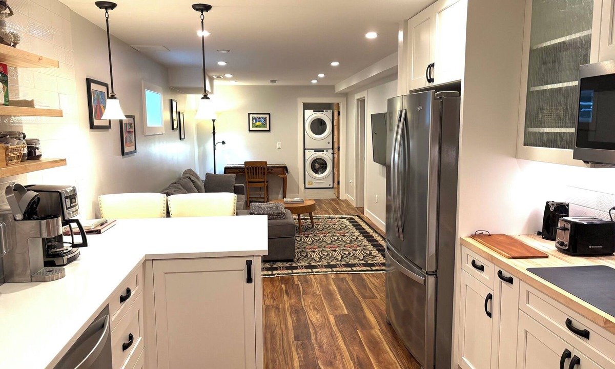 Mann Apartment | Central 2B Hideaway Near Downtown, Capitol Hill and Sports - Spacious & Walkable