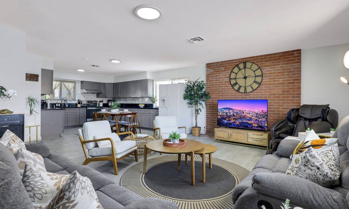 Chinatown House | Central Las Vegas 4Bed/3Bath Home – Pool, Comfort & Convenience