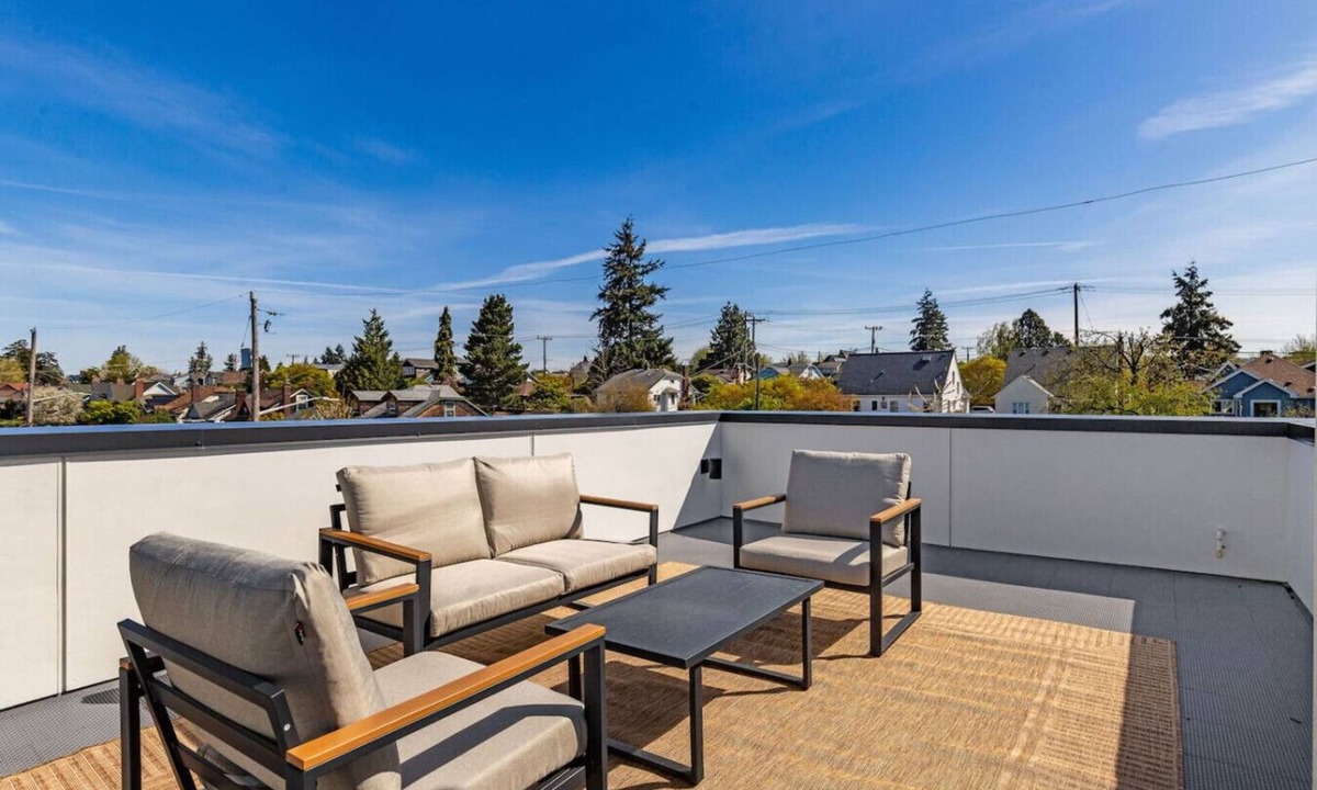 North Beacon Hill Villa | Central Oasis: Roof Terrace