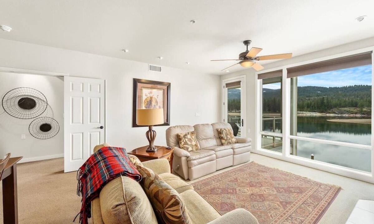 Post Falls Condo | Central Post Falls Condo with River View & Balcony BBQ