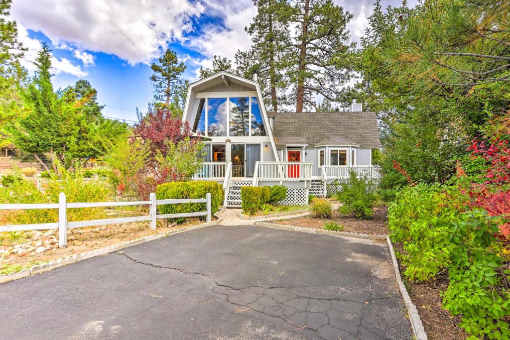 Whispering Forest House | 'Château Forêt' in Big Bear w/Hiking Trail Access