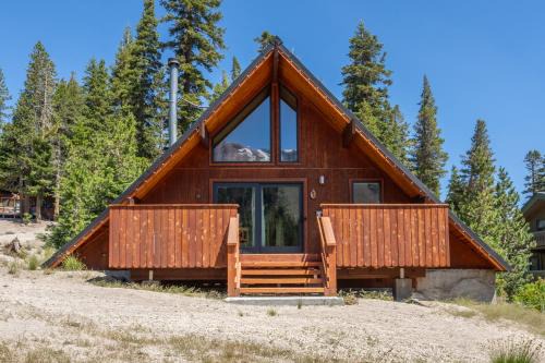 Mammoth Lakes Ski Chalet | Chalet 01 by Mammoth Mountain Chalets