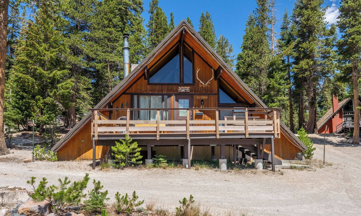 Mammoth Lakes Ski Chalet | Chalet #2, Charming Ski In/Ski Out Steps to the M
