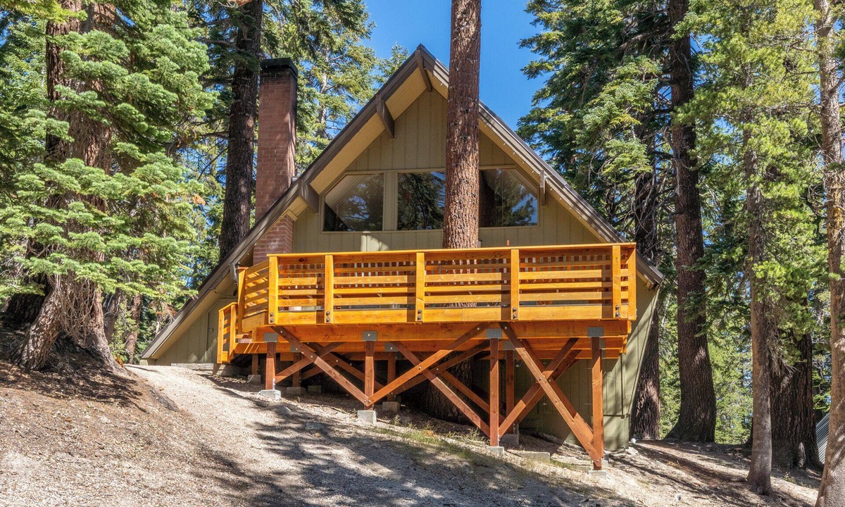 Mammoth Lakes Ski Chalet | Chalet #22, Stunning Slope Side Ski in Ski Out