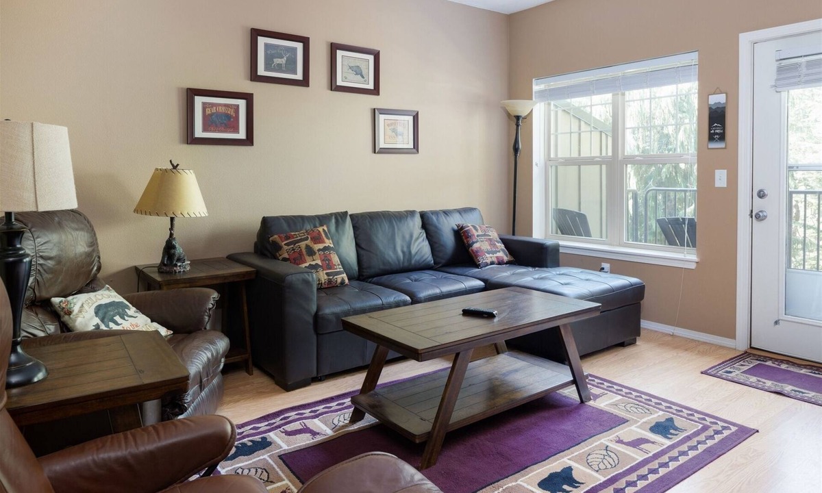 Government Camp Ski Chalet | Chalet 77 at the Official Collins Lake Resort