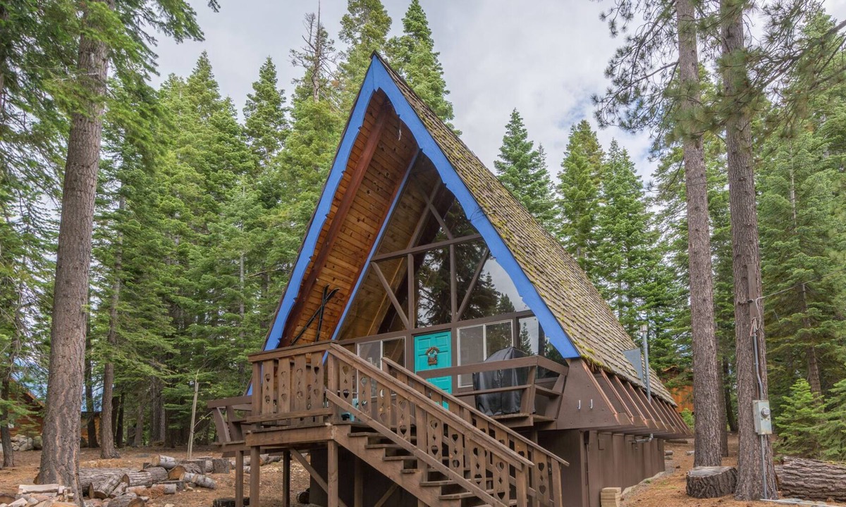 Chamberlands Cabin | Chamberlands Pool and Beach access! Great location on West Shore!