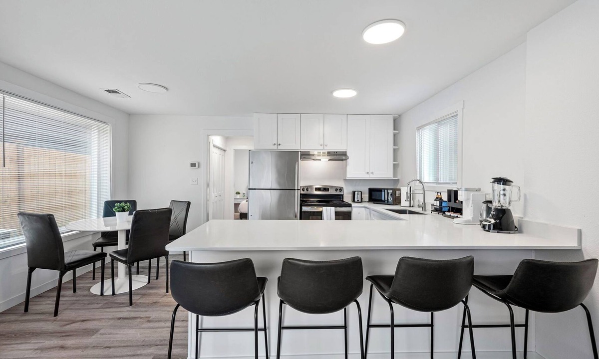 Highline House | Charming 1-Bedroom in Seattle w/Modern Finishes