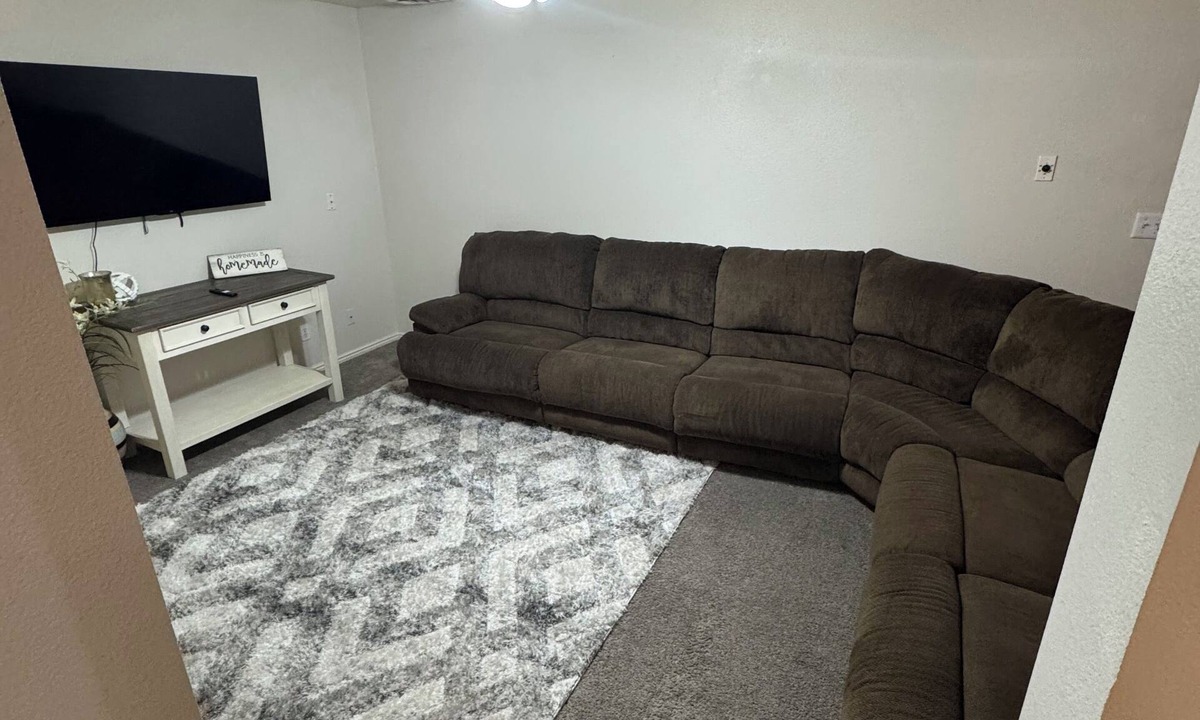 Beaver Apartment | Charming 2-bedroom apartment in lovely downtown Beaver with WiFi