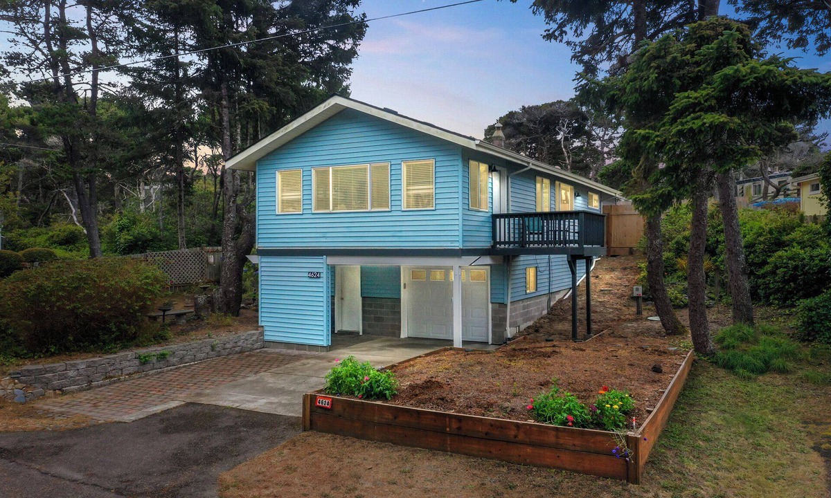 Florence House | Charming 3-bedroom house in quaint Heceta Beach Florence