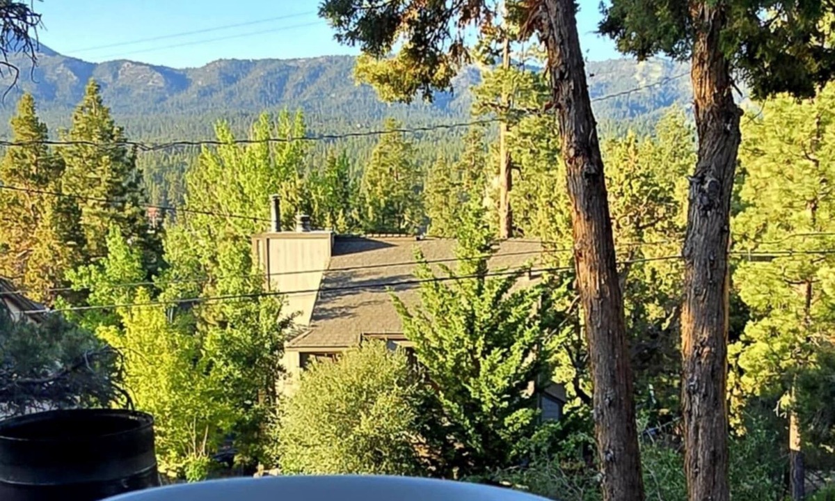 Big Bear City Ski Chalet | Charming 4-bedroom chalet with WiFi, AC in lovely Big Bear