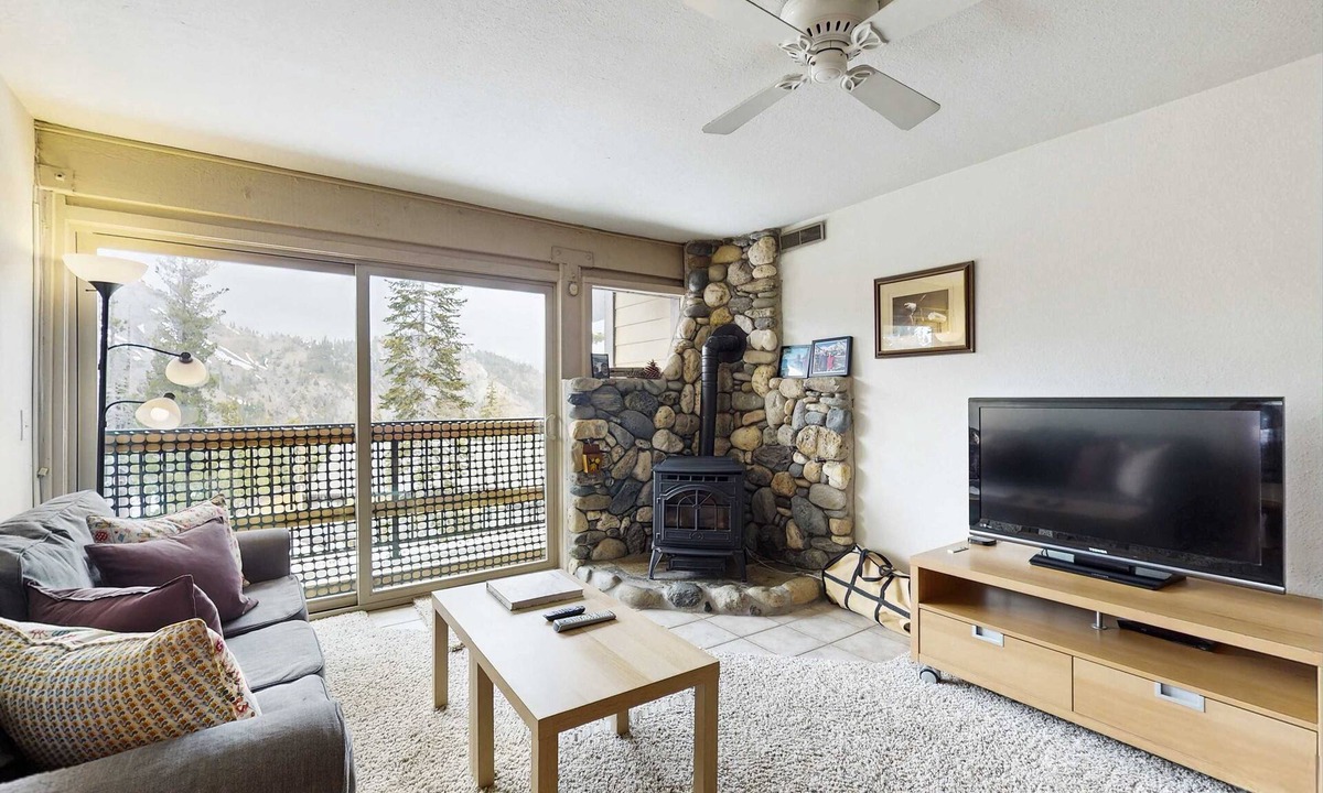 Alpine Meadows Condo | Charming condo with mountain views, less than mile from Alpine Meadows