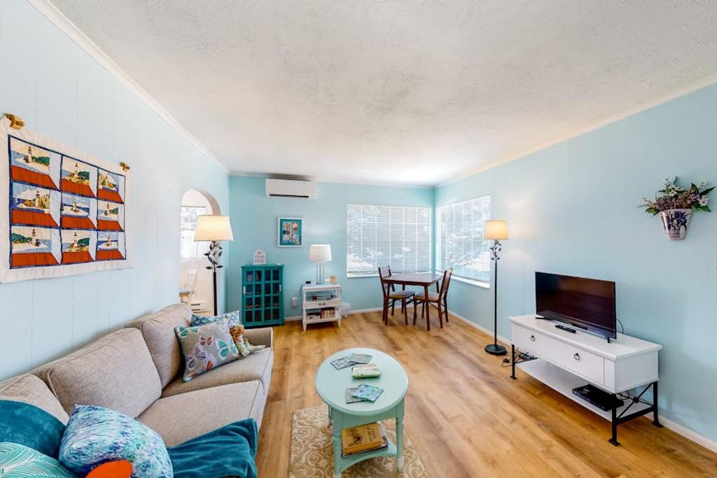Waldport House | Charming dog-friendly house with Wifi & W&D - near the river
