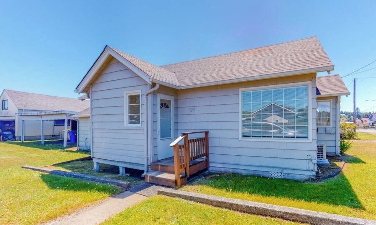 Waldport House | Charming, dog-friendly house with Wifi & W&D - near the river