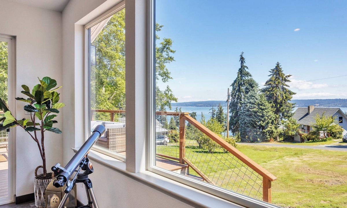 Greenbank House | Charming Greenbank 3-BR, 5 Beds, Ocean & Mountain Views with AC, WiFi, Hot Tub