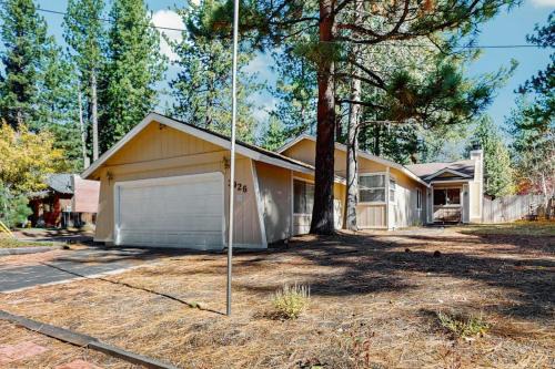 Al Tahoe House | Charming Pet Friendly Home with Hot Tub Enclosed Yard Short Walk to Beach