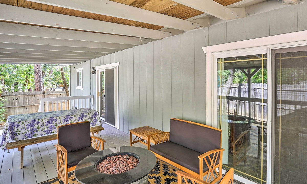 Lakehead-Lakeshore Cottage | Charming Shasta Lake Retreat: Boat, Hike & Fish!