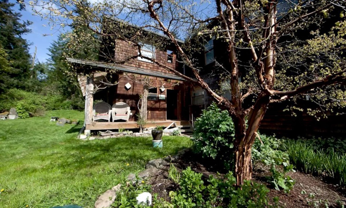 Lummi Island Cottage | Charming Suite Rental with Deluxe Kitchen on Family Farm on Lummi Island