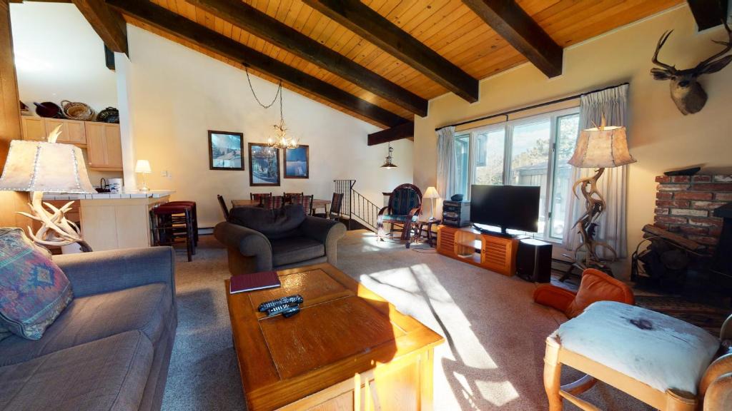 Mammoth Lakes Apartment | Chateau De Montagne #23 Condo