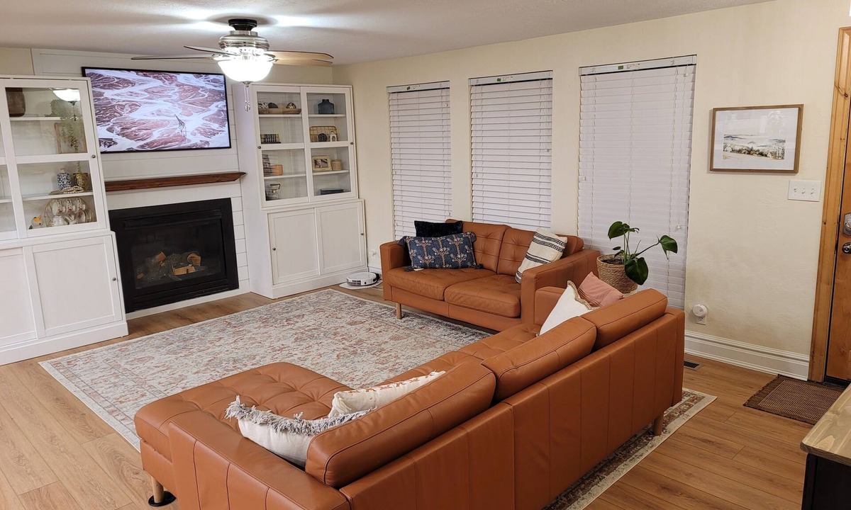 Sandy House | Cheerful 5-bedroom home near slopes with big yard