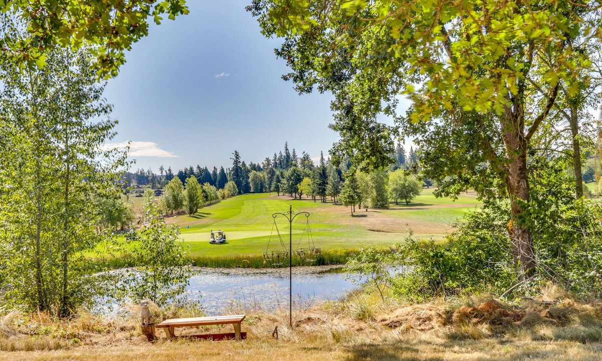 Chehalis House | Chehalis Getaway w/Golf Course View + Fire Pit!