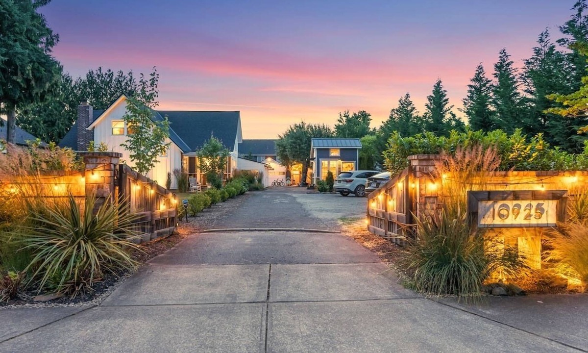 Wilsonville House | Chic Farmhouse & Glamp Spot