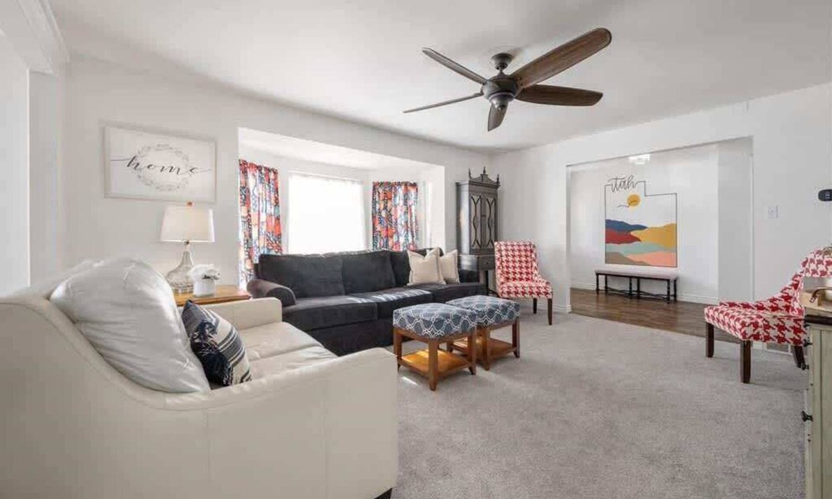 Orem House | Chic Retreat: Your Dream Getaway Awaits - Pets Too