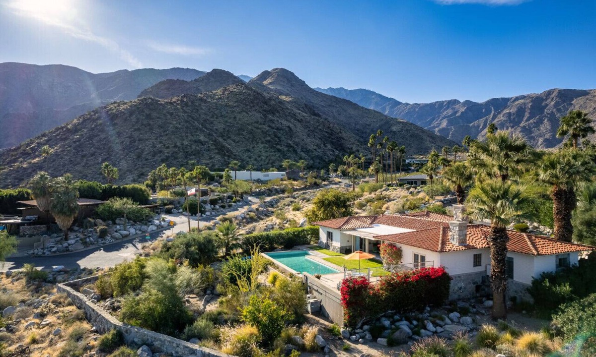Little Tuscany House | Cielo Vista | Vintage Palm Springs Getaway