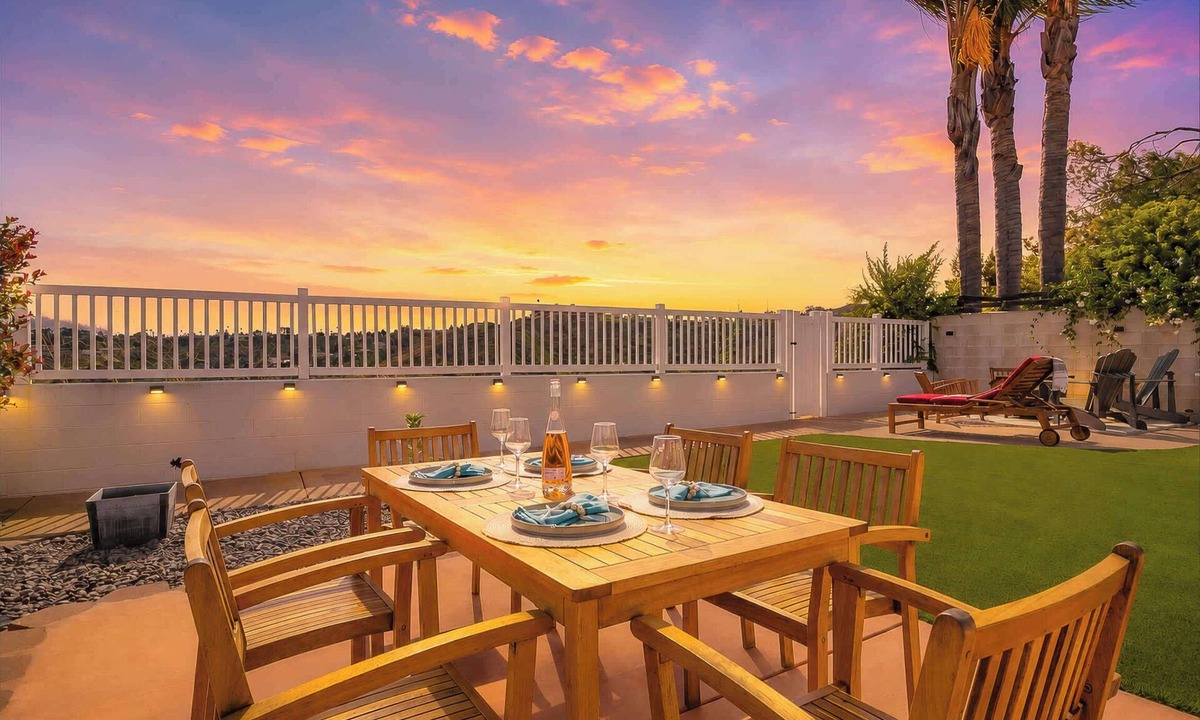 Bay Ho House | Clairemont Retreat l 4 BR, Backyard, Sauna