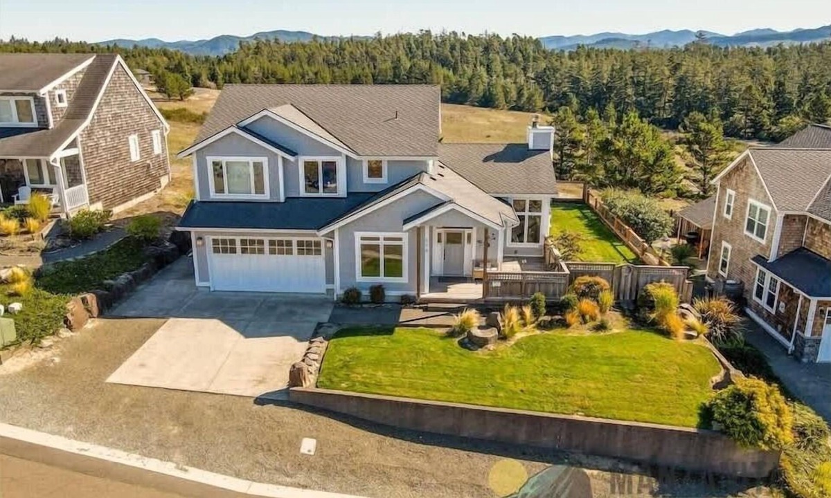 Tillamook County House | Classic Ridge Retreat by Manzanita Beach Getaway: Dog-Friendly & Games
