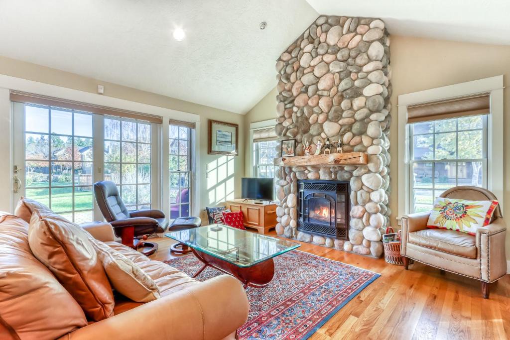Sisters House | Classy Sisters Townhome