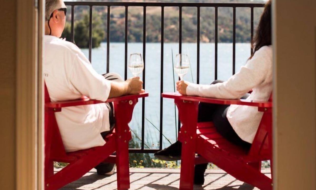 Clearlake Park Hotel | Clear Lake Cottages & Marina