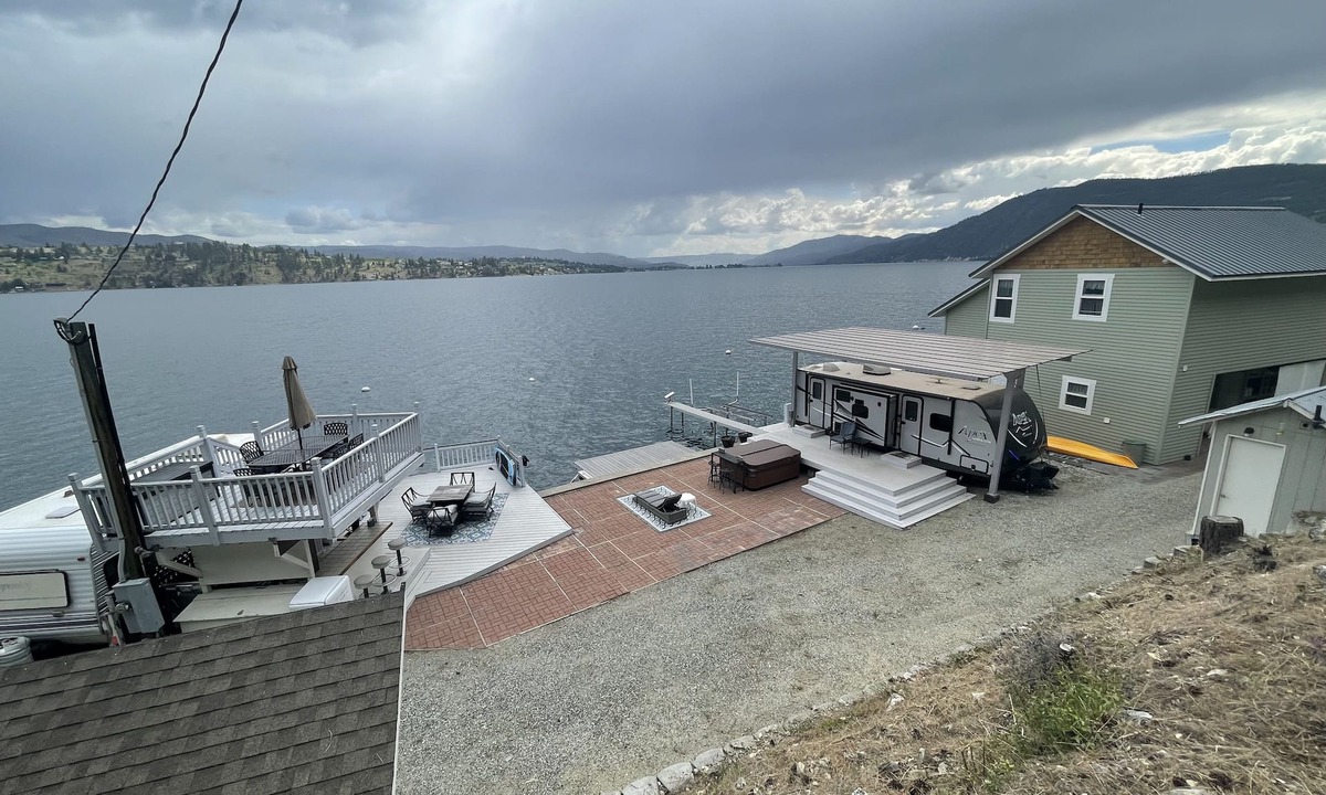 Chelan House | Clearwater RV tamping on the shores of Chelan