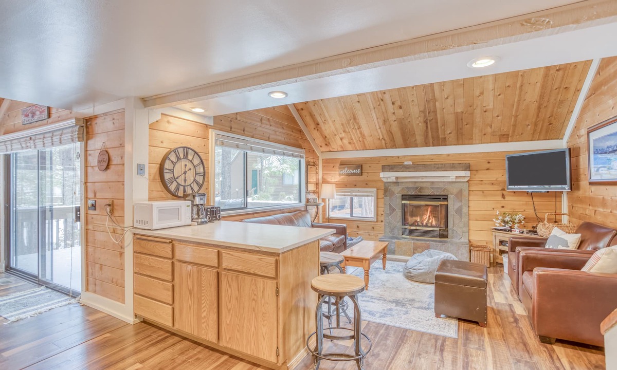 Overlook Park House | Close to SHARC with Hot Tub, SHARC Passes, Bikes