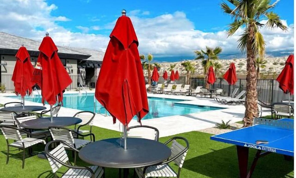 Coachella RV Rental | Coachella Lakes RV Resort