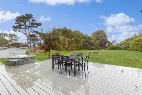 Fort Bragg House | Coastal Conifer Hideaway