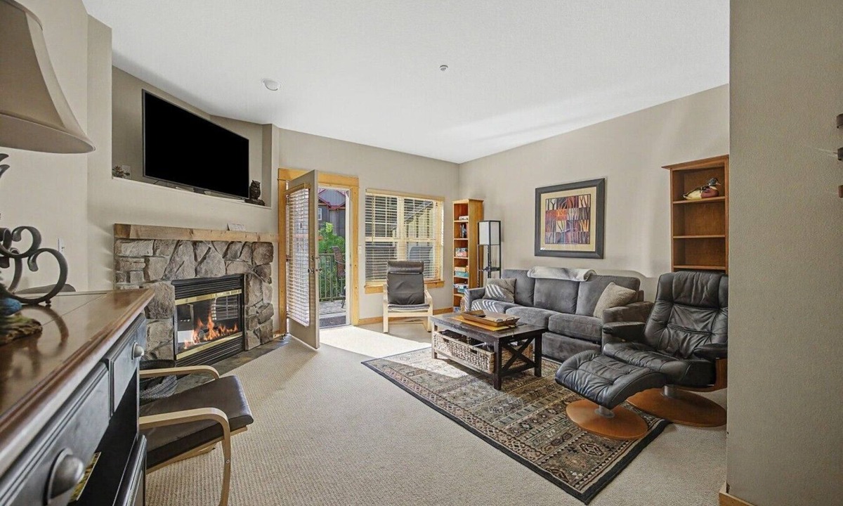 Government Camp Condo | Collins Lake Mountain Condo #24| Pool, Sauna & Spa