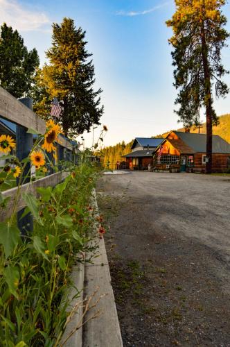 Colville Hotel | Columbia Point Resort