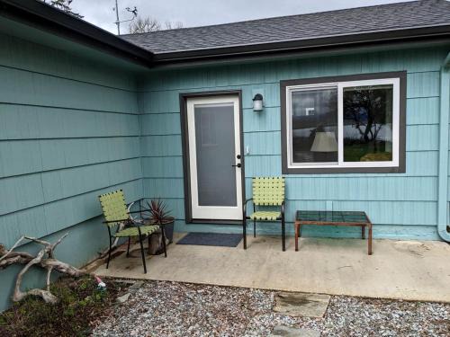 Skamokawa House | Columbia River Glamping Retreat: Cozy Cabin for Two in Skamokawa, Washington