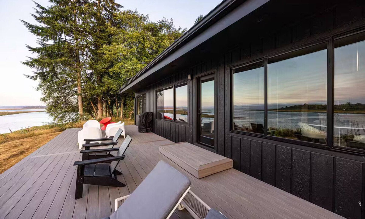Astoria House | Columbia River Modern - Waterfront home on 2 acres with expansive estuary views