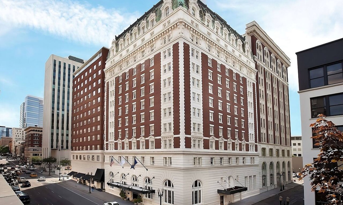 Downtown Portland Hotel | Comfort and Convenience! 3 Great Units, Pets Allowed
